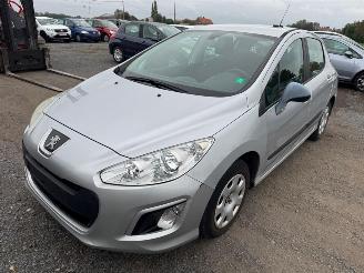 krockskadad bil auto Peugeot 308  2013/4