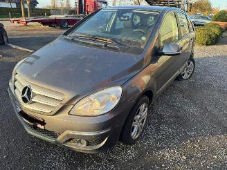 Vaurioauto  passenger cars Mercedes B-klasse  2010/4