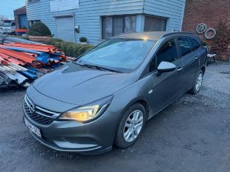 Vaurioauto  passenger cars Opel Astra  2018/8