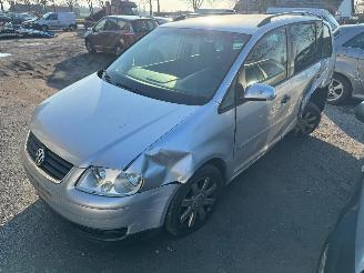 Damaged car Volkswagen Touran  2006/6