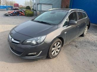 krockskadad bil auto Opel Astra J  COSMO 2014/1