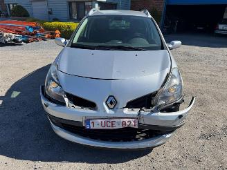 Vaurioauto  passenger cars Renault Clio III GRANDTOUR EXCEPTION 2009/2