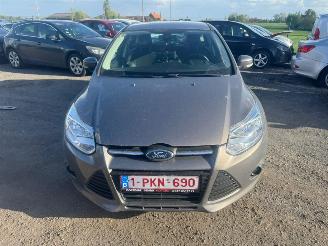 krockskadad bil auto Ford Focus TREND 2011/11