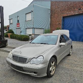 Vaurioauto  passenger cars Mercedes C-klasse C 200 CDI BERLINE 2003/10