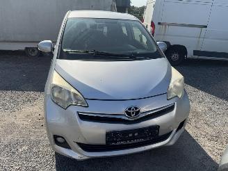 Toyota Verso S  picture 2
