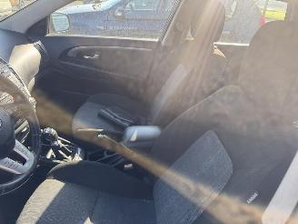 Kia Cee d  picture 13