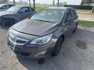 krockskadad bil auto Opel Astra  2011/12