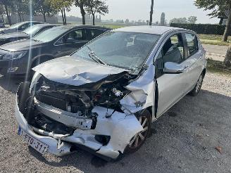 krockskadad bil auto Toyota Yaris III  LIFE 2013/10