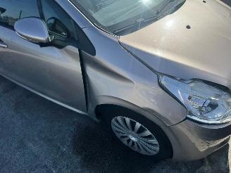 Peugeot 208  picture 5