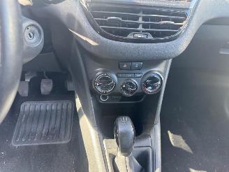Peugeot 208  picture 12