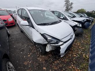 krockskadad bil auto Hyundai I-10  2015/2