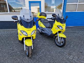 krockskadad bil motor Piaggio  2X PIAGGIO X9 500CC 2003/5