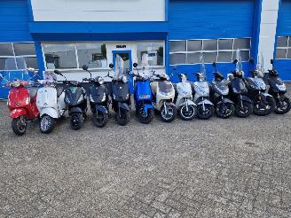 krockskadad bil bromfiets Yamaha   2020/1