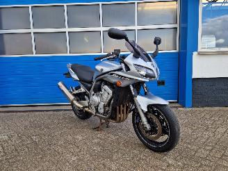 krockskadad bil bromfiets Yamaha  FAZER FZS 1000 2001/8