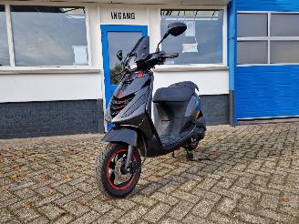 Piaggio  ZIP IGET 45KM picture 12