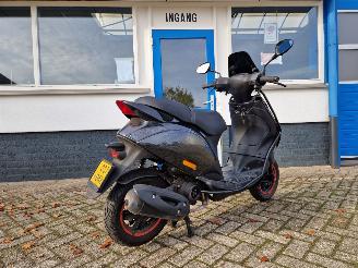 Piaggio  ZIP IGET 45KM picture 9