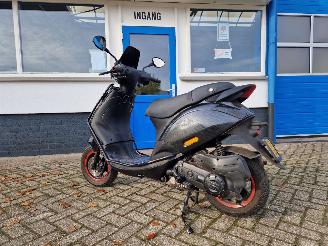 Piaggio  ZIP IGET 45KM picture 10