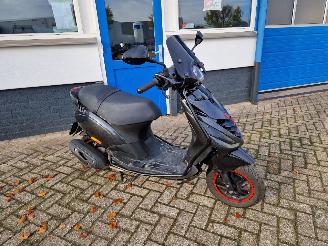 Piaggio  ZIP IGET 45KM picture 2