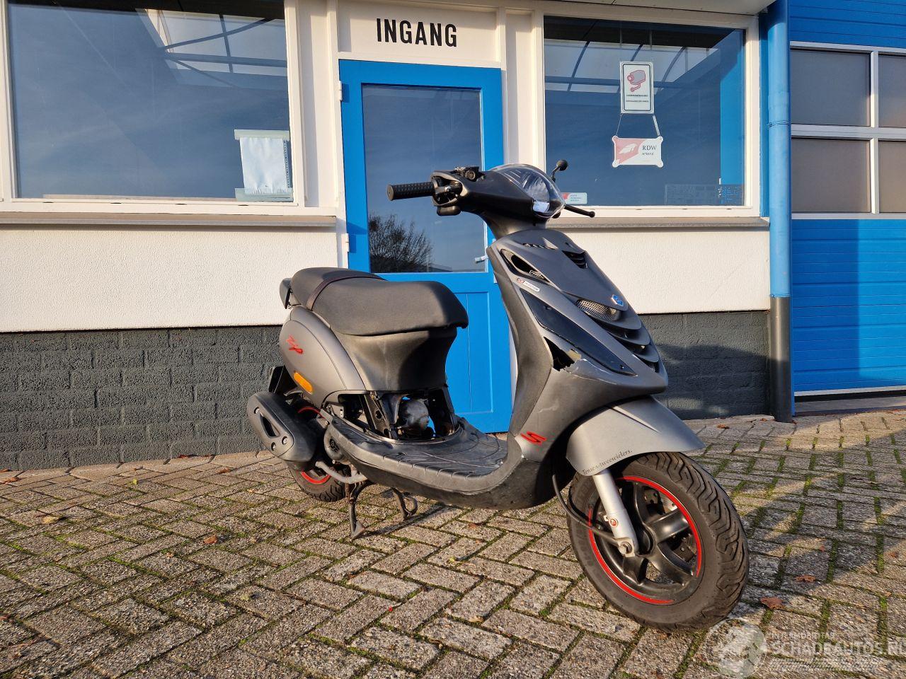 Piaggio  ZIP EURO 4 BROM 45KM