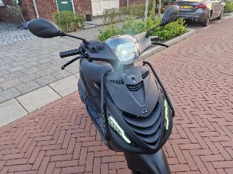 Piaggio  ZIP E5 BROMSCOOTER 1E EIGENAAR picture 5