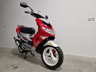 Schade scooter Peugeot  SPEEDFIGHT II RALLY VICTORIES 2010/5