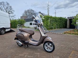 Vespa  PRIMAVERA 4T 2V picture 2