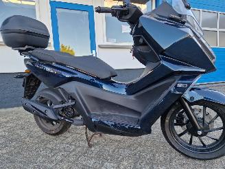 Kymco  SKY TOWN picture 4