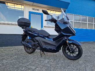 Kymco  SKY TOWN picture 2