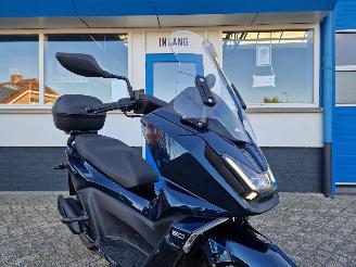 Kymco  SKY TOWN picture 9