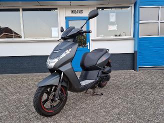 Peugeot  KISBEE 45KM picture 12