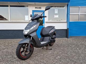 Peugeot  KISBEE 45KM picture 13