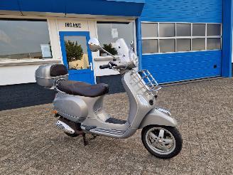 Vespa  LX 4T 4V TOURING picture 2