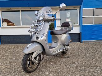 Vespa  LX 4T 4V TOURING picture 11