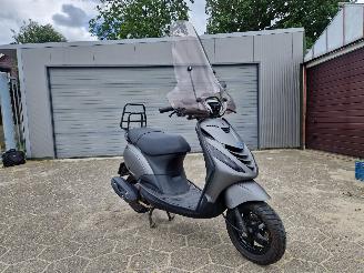 Piaggio  ZIP picture 3