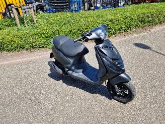 Piaggio  ZIP 45KM picture 2