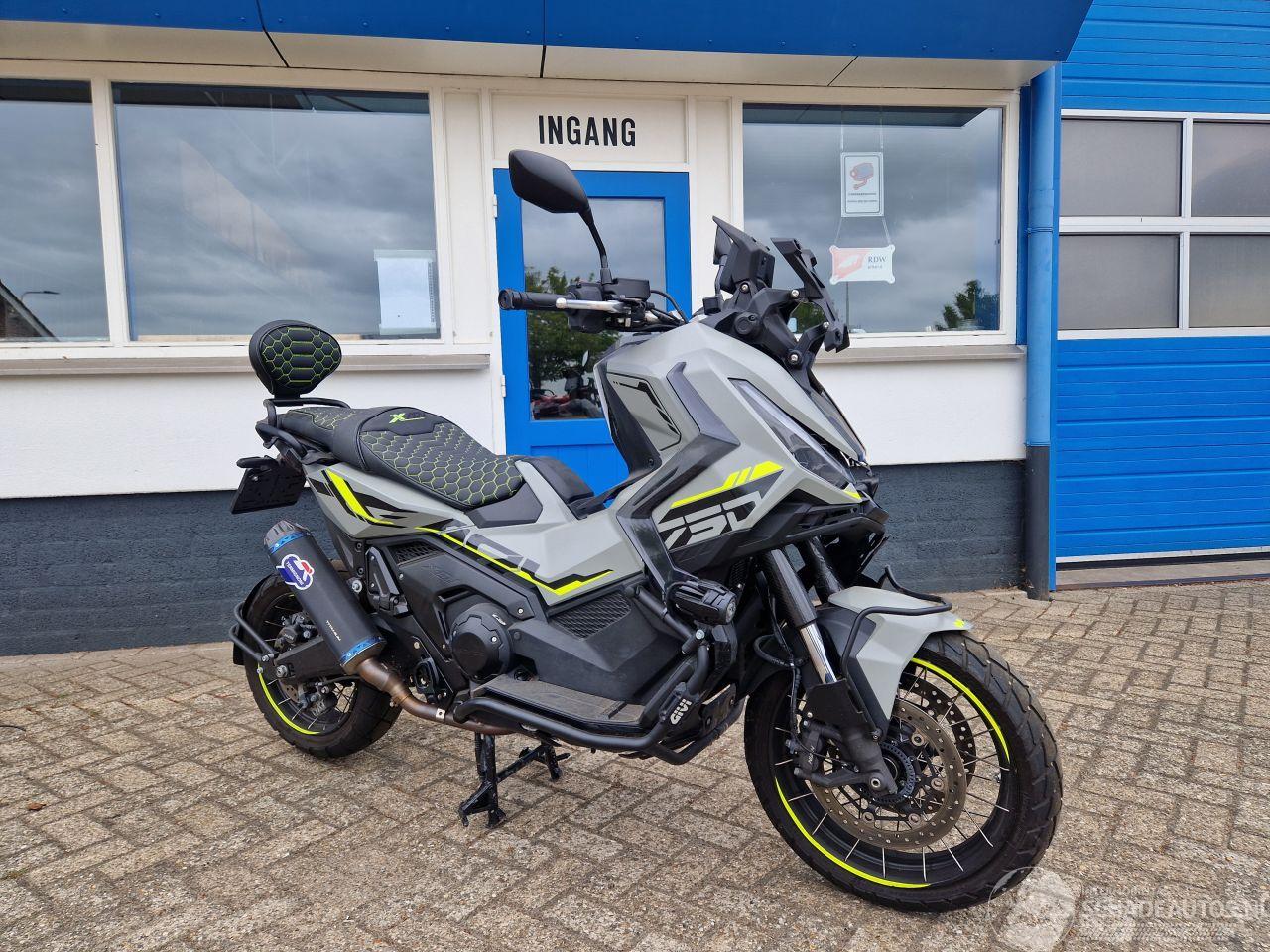 Honda  X-ADV 750 FULL OPTIONS