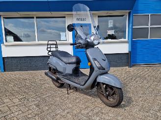 krockskadad bil bromfiets Sym  FIDDLE II 2021/3
