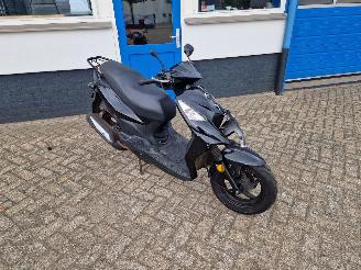 krockskadad bil bromfiets Sym  ORBIT II 2015/9
