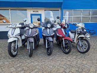 krockskadad bil bromfiets Piaggio  5X PIAGGIO LIBERTY I-GET 2026/8