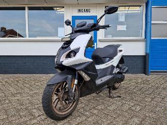 Peugeot  SPEEDFIGHT IV picture 13