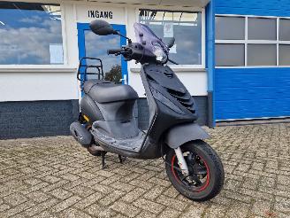 Piaggio  ZIP 45KM I-GET e5 picture 3