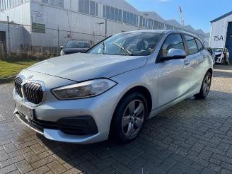 krockskadad bil auto BMW 1-serie 1 serie (F40), Hatchback, 2019 118i 1.5 TwinPower 12V 2020/12