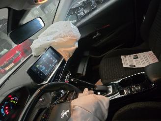 Peugeot 208  picture 14