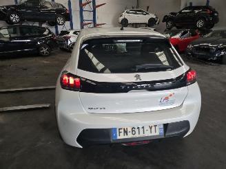 Peugeot 208  picture 12