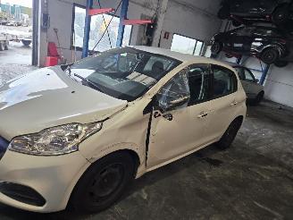 Peugeot 208  picture 4