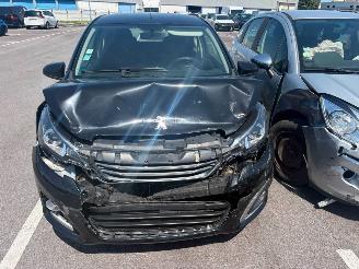 Vaurioauto  passenger cars Peugeot 108  2015/8