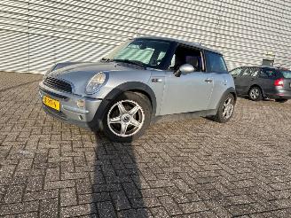 Mini One 1.6 16V One Hatchback  Benzine 1.598cc 66kW (90pk) FWD picture 3