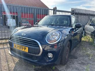krockskadad bil auto Mini One 1.2 12V One Hatchback 4Dr Benzine 1.198cc 75kW (102pk) FWD 2014-05/2017-10 (XS11; XS12) B38A12A 2015/11