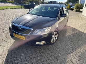 uszkodzony samochody osobowe Skoda Octavia 1.6 TDI Greenline Combi/o 4Dr Diesel 1.598cc 77kW (105pk) 2010/10