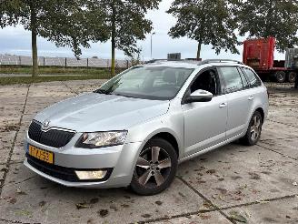 krockskadad bil auto Skoda Octavia 1.6 TDI Greenline 16V Combi/o 4Dr Diesel 1.598cc 81kW (110pk) FWD 2013-05/2020-07  CRKB 2014/5